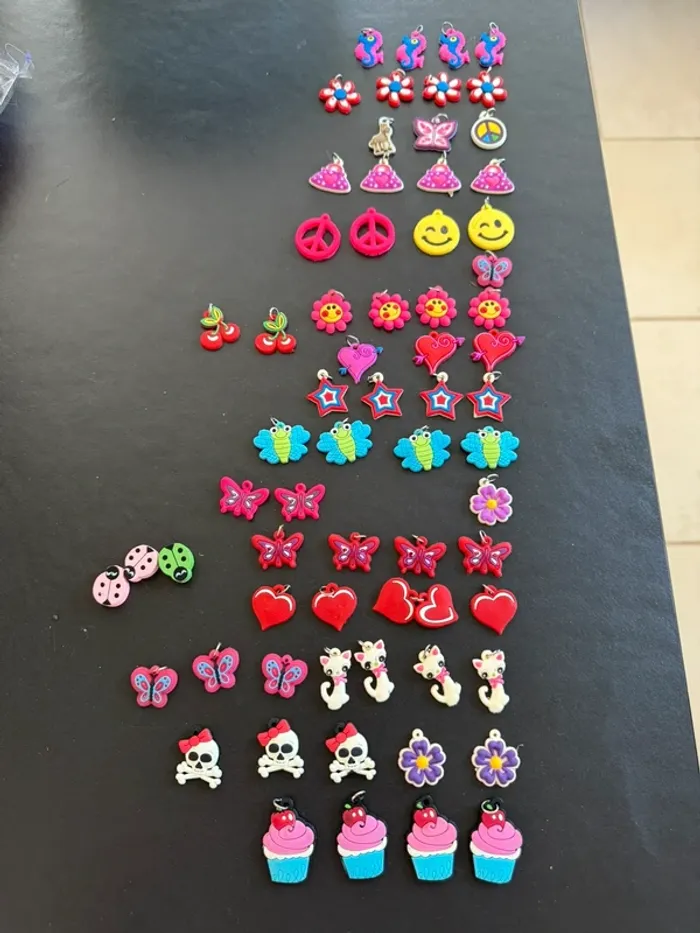 Gros lot de pendentifs en silicone enfants