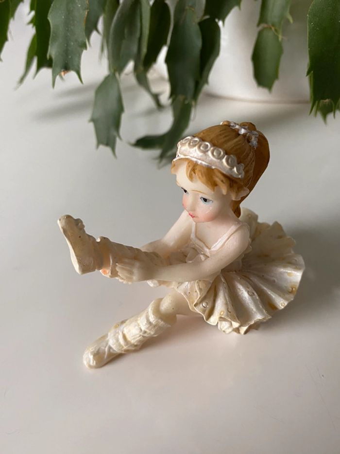 Figurine danseuse en tutu - photo numéro 3