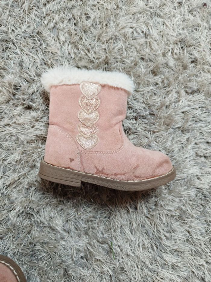 Bottes bébé fille couleur rose moumoute et cœur pointure 20 - photo numéro 5