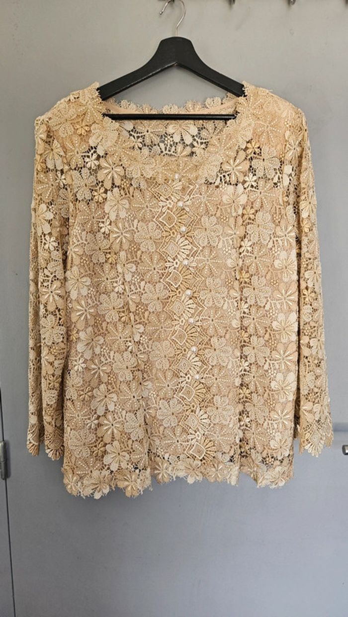 Blouse dentelle chic - boutons sur le devant-T50/52