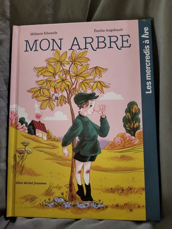 Livre Mon Arbre Les mercredis à lire Happy Meal