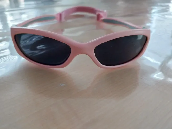 Lunettes de soleil bébé fille roses - photo numéro 2