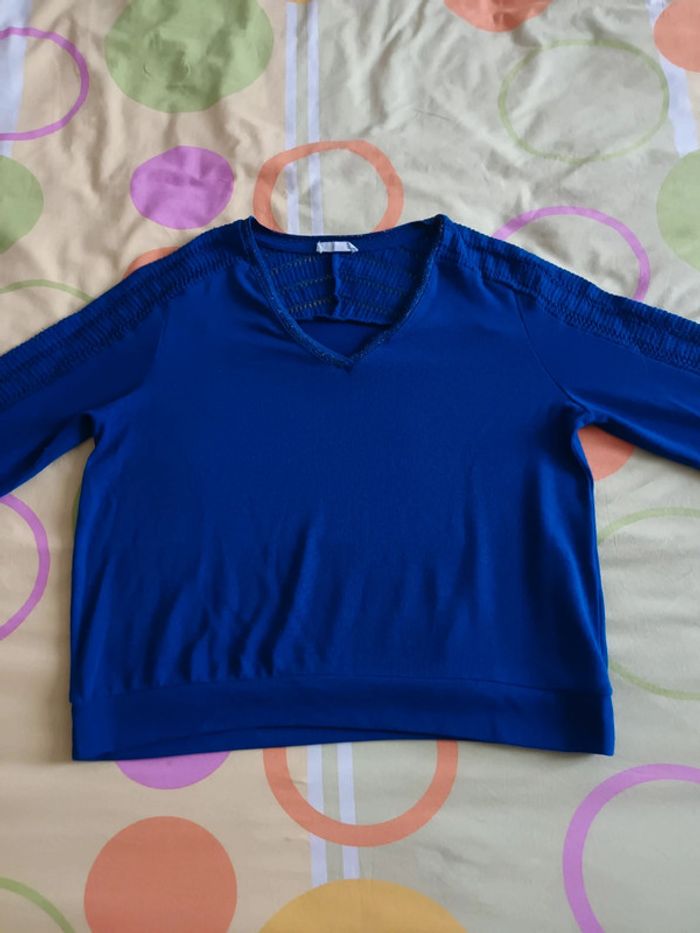 Pull bleu