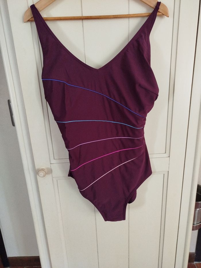 Maillot une pièce bordeaux