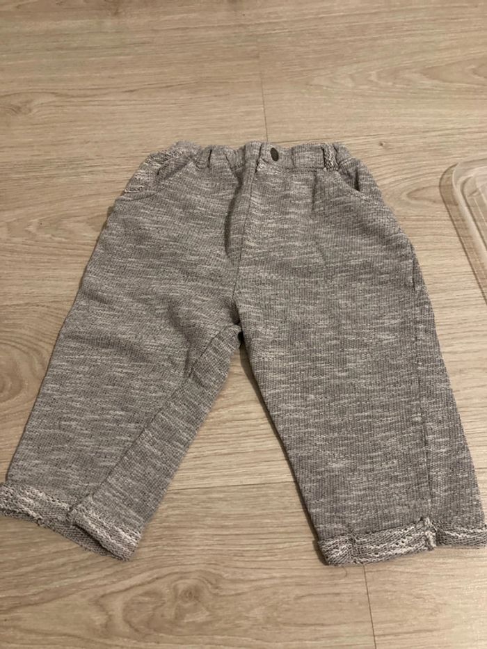 Pantalon type sarouel en taille 18/24 mois