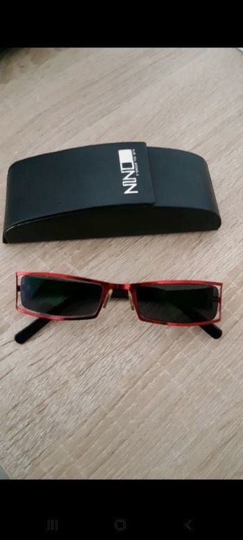 Monture et boîte pour lunettes