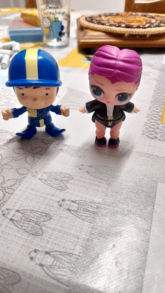 Figurines