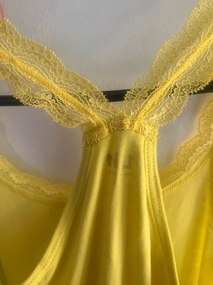 Top bretelles dentelle jaune citron taille S - photo numéro 3