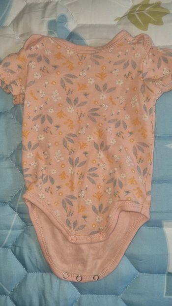 Body manche courte 3 mois 62 cm en très bon état