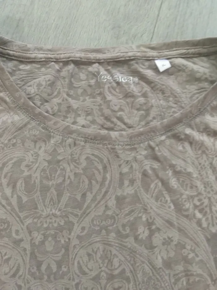 T shirt imprimé ton sur ton - photo numéro 4