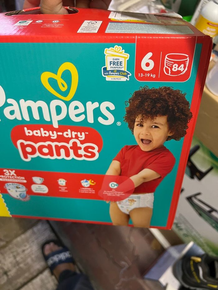 Couches Pampers grand format taille 6 pants