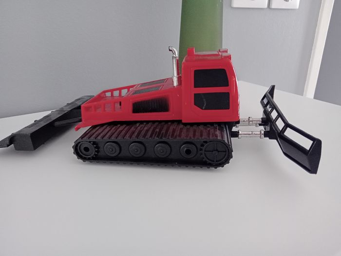 Jolie dameuse chasse neige - photo numéro 2