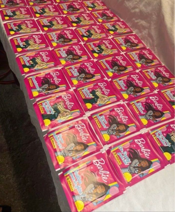 36 Sachets de stickers Panini BARBIE - photo numéro 2