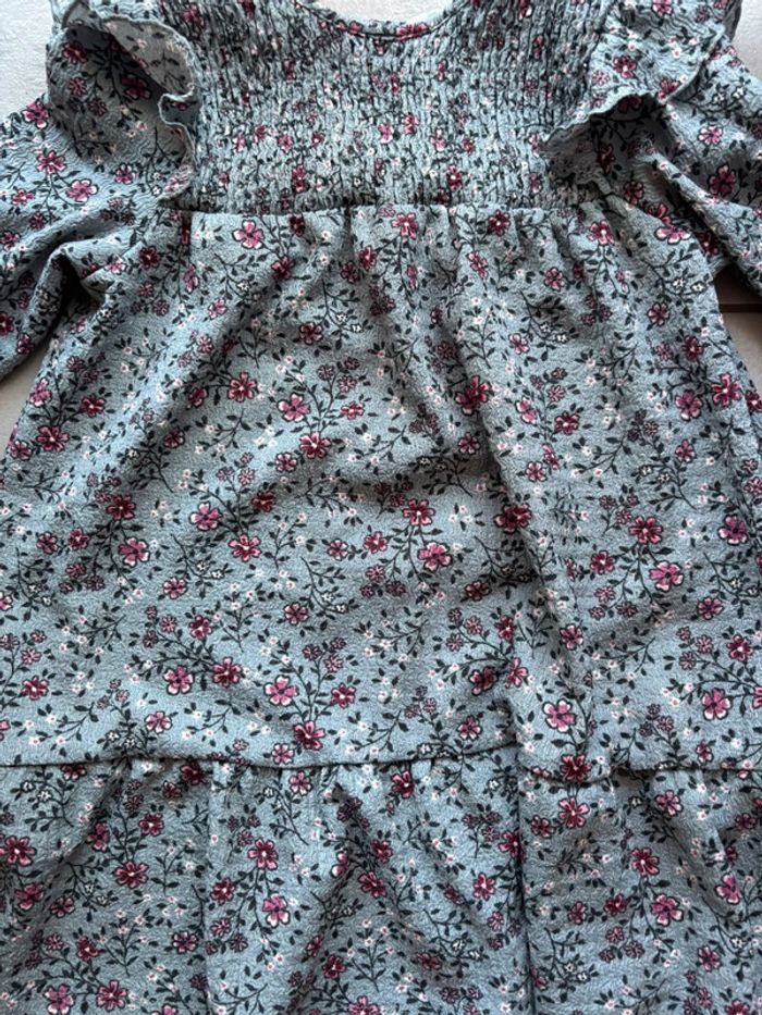 🌸 Robe fille Primark 🌸 - photo numéro 2