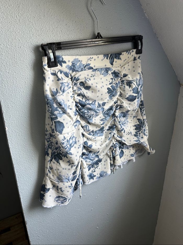 Jupe volant fleur bleue
