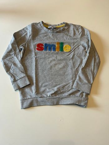 Pull pour garçon en bon état taille 7 ans couleur gris