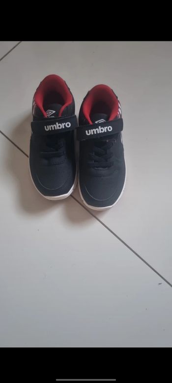 Basket  à  scratch umbro taille 25