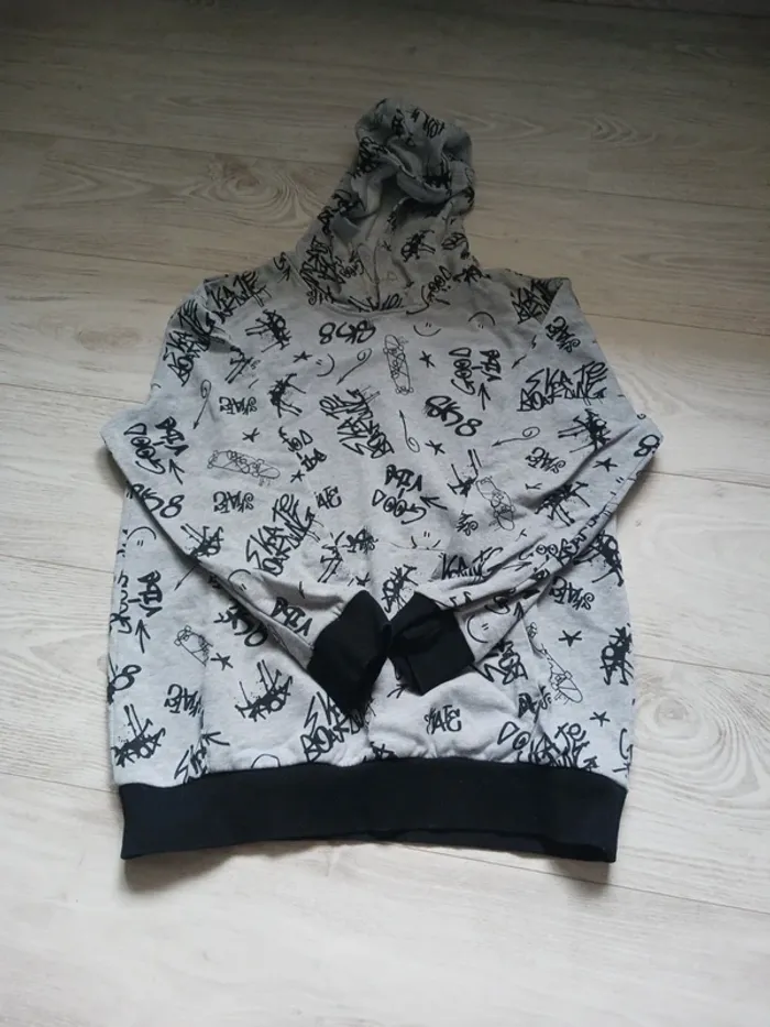 Sweet à capuche 13-14 ans