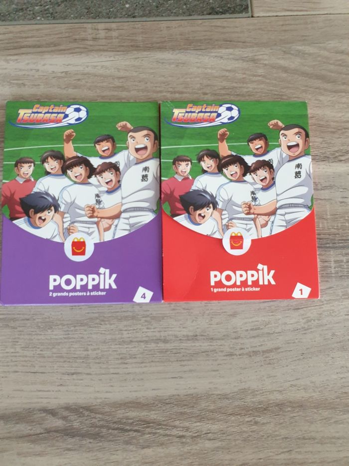 2 lot comprenant 3 posters a sticker capitain tsubasa