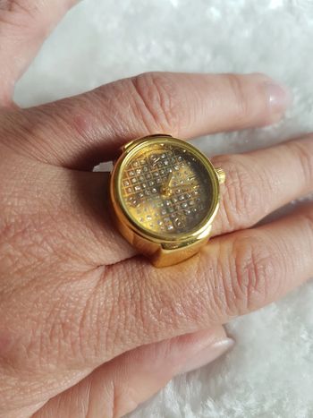 Bague montre doré paillettes cristaux