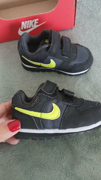 Basket nike neuf taille 19,5