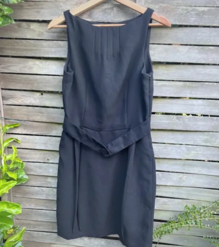 Élégante robe noire Laura Clément vendue par La Redoute, taille 38, en très bon état.