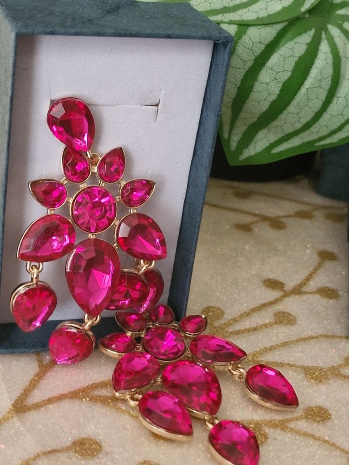 Superbes boucles d'oreilles incrustées cristaux - photo numéro 5