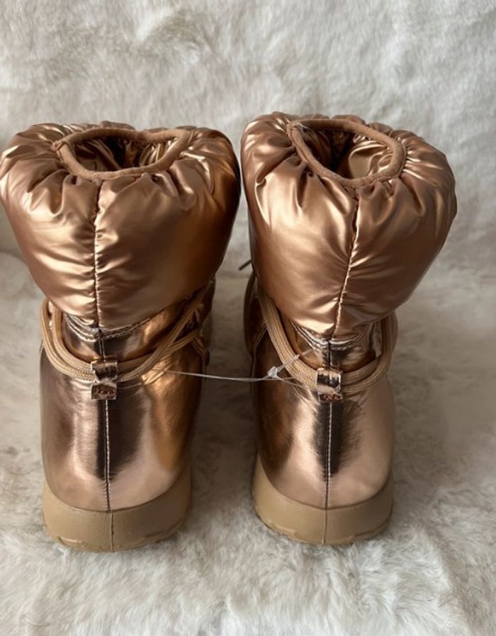 Après ski, bottines, bottes dorés pointure 40 - photo numéro 3