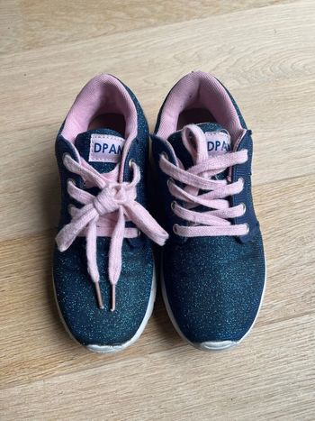 Vends basket dpam taille 32 bleu marine brillante en bon état