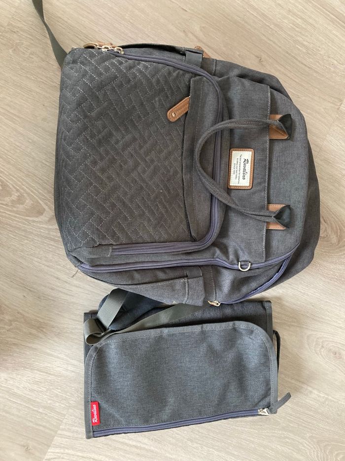 Sac à dos à langer (avec un tapis de change) - photo numéro 3