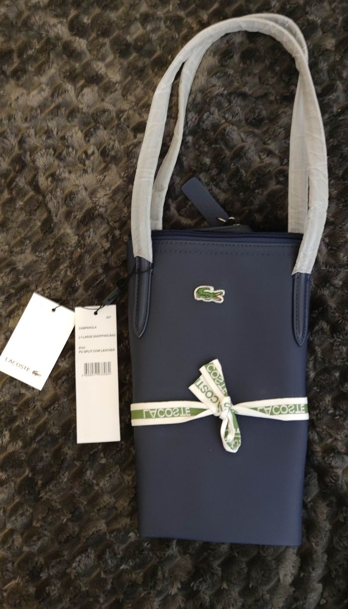 Sac a bandoulière Lacoste taille L bleu marine