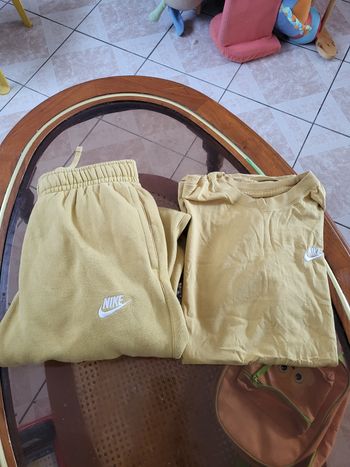 Ensemble jogging Nike et maillot