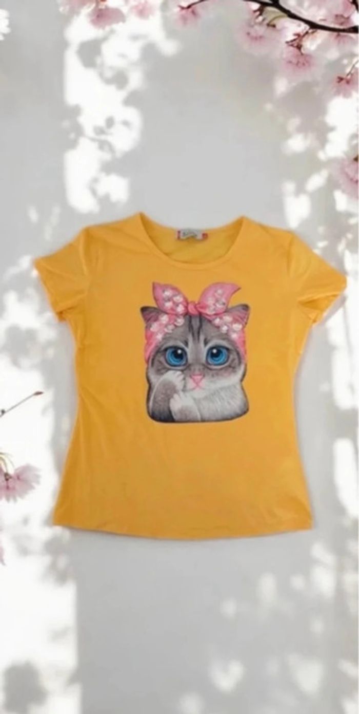 🎀 T-shirt Jaune avec Adorable Chat aux Grands Yeux Bleus femme taille 38/40🎀