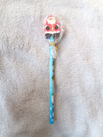 Crayons de bois et gomme pere noel