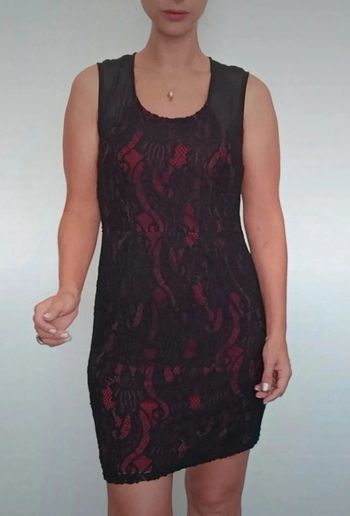 Robe dentelle noire et bordeaux taille 40