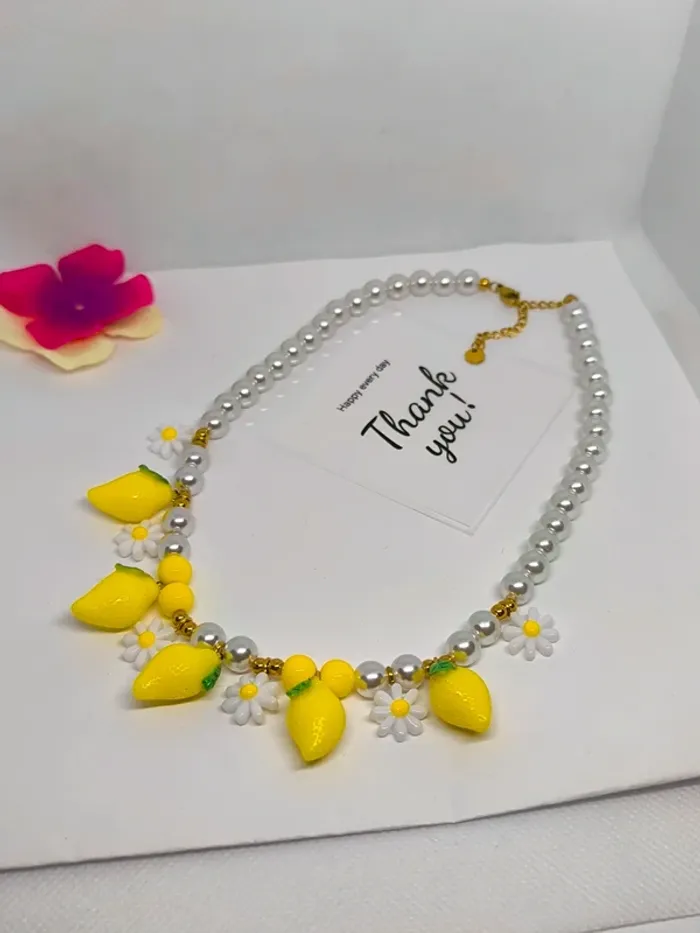 Collier doré avec perles blanches, citrons et marguerites - photo numéro 8