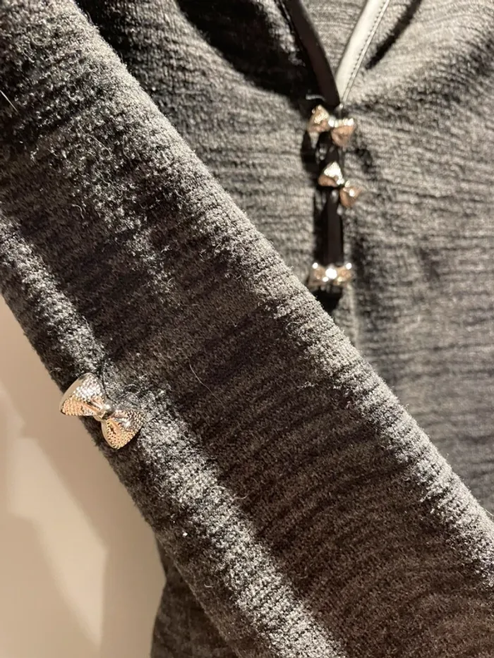 Pull léger bouton papillon taille 36 très bon état - photo numéro 3