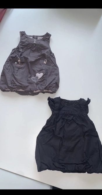 Lot de 2 robes taille 1 mois