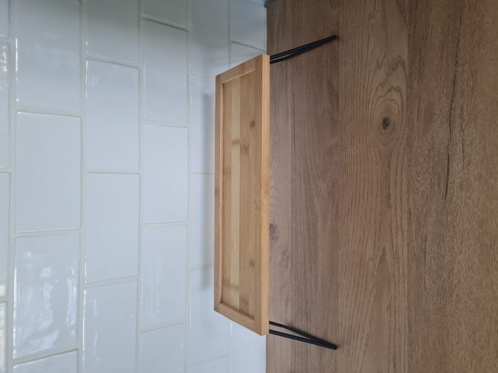 Petite étagère de cuisine en bambou et pieds en métal noir