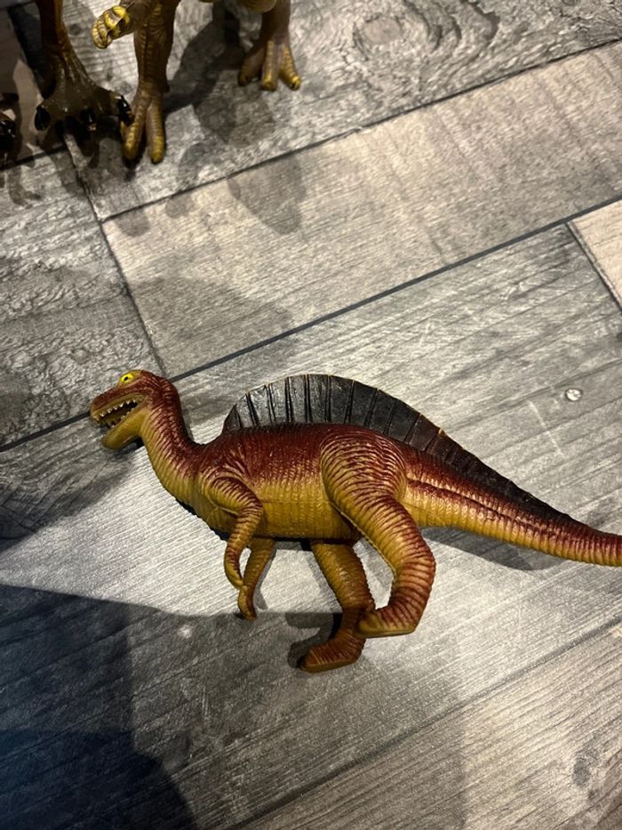 Dinosaures en bon état - photo numéro 2
