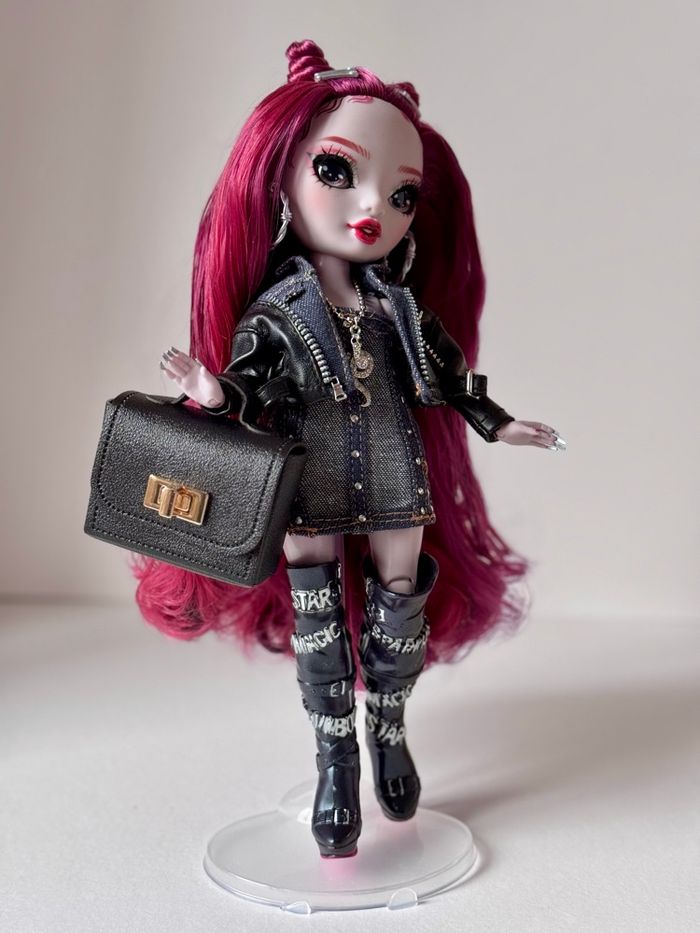 Scarlet shadow High Rainbow High - photo numéro 5