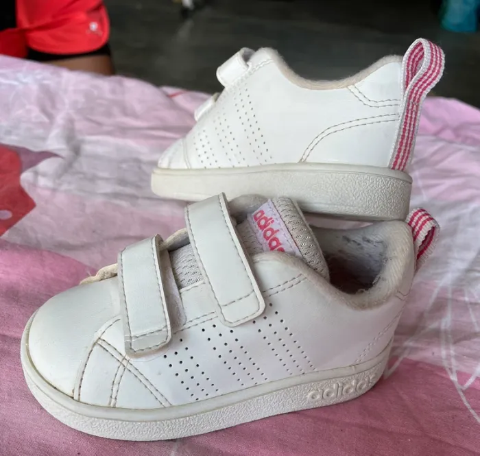 Baskets Adidas fille taille 21