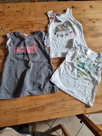 Lot 1 robe et 2 tee shirt