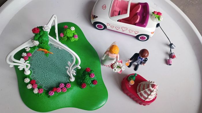 Couple mariés playmobil+ voiture - photo numéro 3