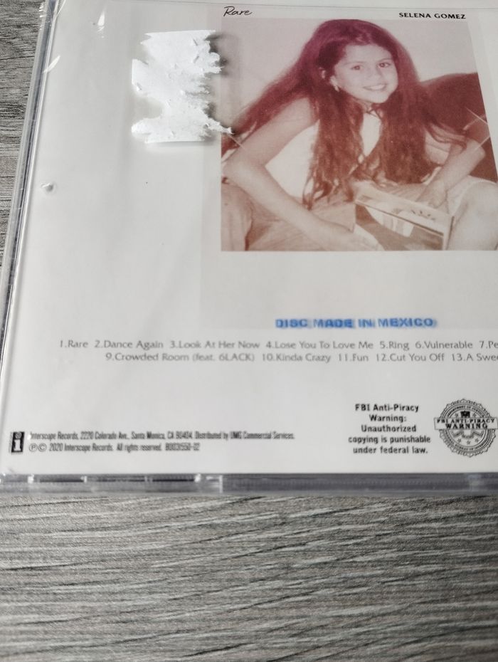 CD Selena Gomez : Rare - photo numéro 3
