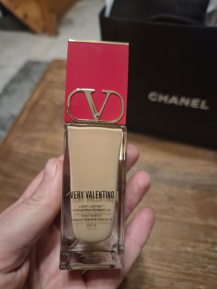Fond de teint Valentino neuf - photo numéro 3