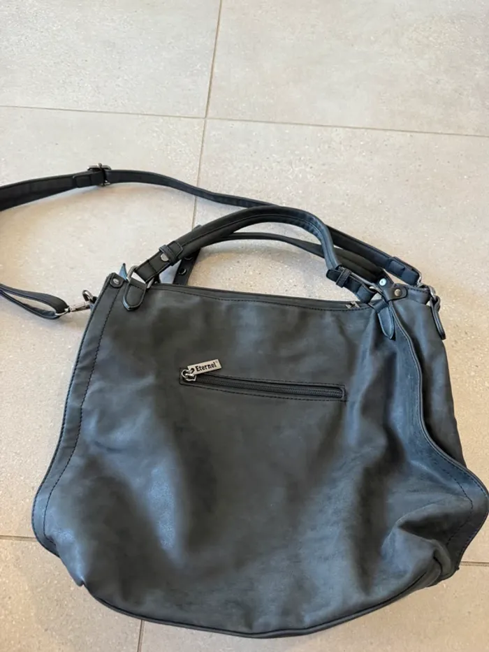 Sac à main noir Eternel bon état mais il ya des petits défauts, 30*35cm - photo numéro 2