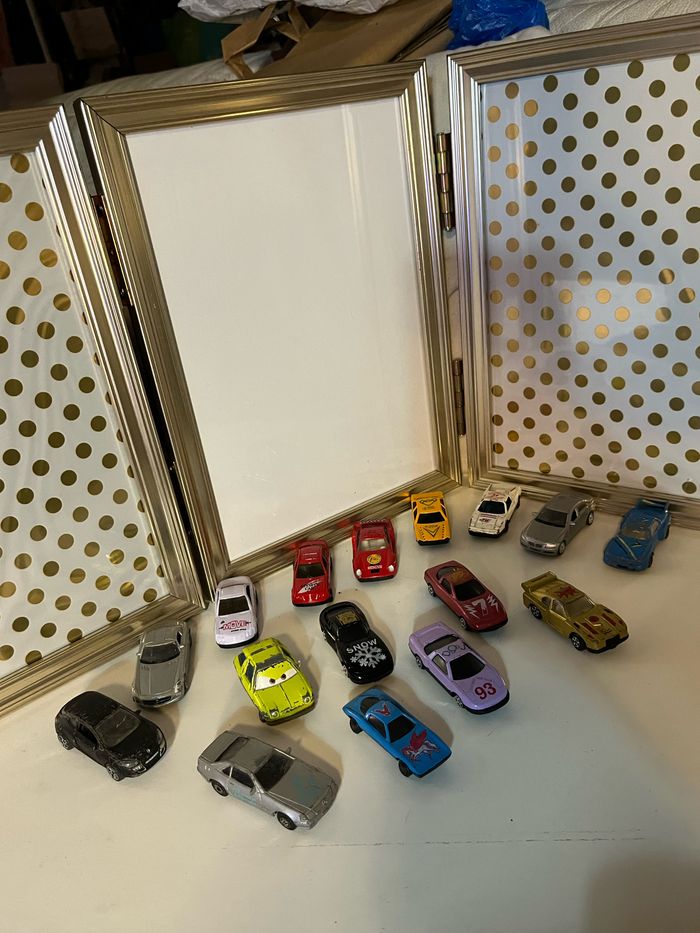 Lot de différentes voitures