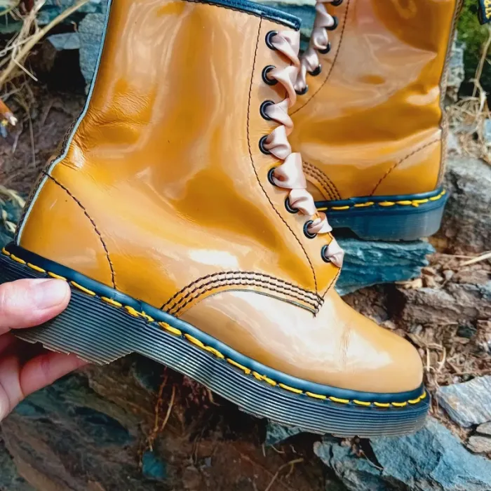 Dr. Martens vintage Made in England vernis beige uk5 38 - photo numéro 5