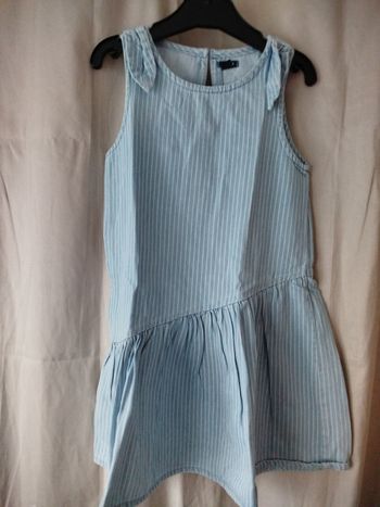 Robe été en très bon état taille 5 ans